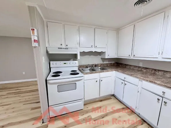 200 N Tipton St #G, Covington, TN 38019