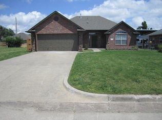 704 N Markwell Ave, Moore, OK 73160
