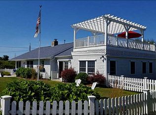 55 Calef Ave, Narragansett, RI 02882