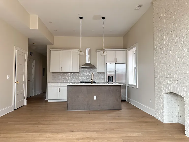 884 Main St #3 — Photo 22