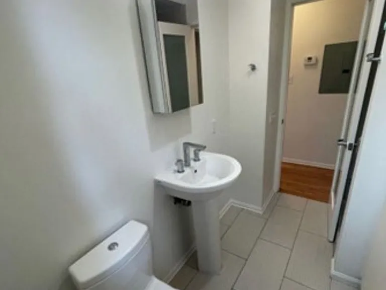 1111 S Cochran Ave — Photo 12