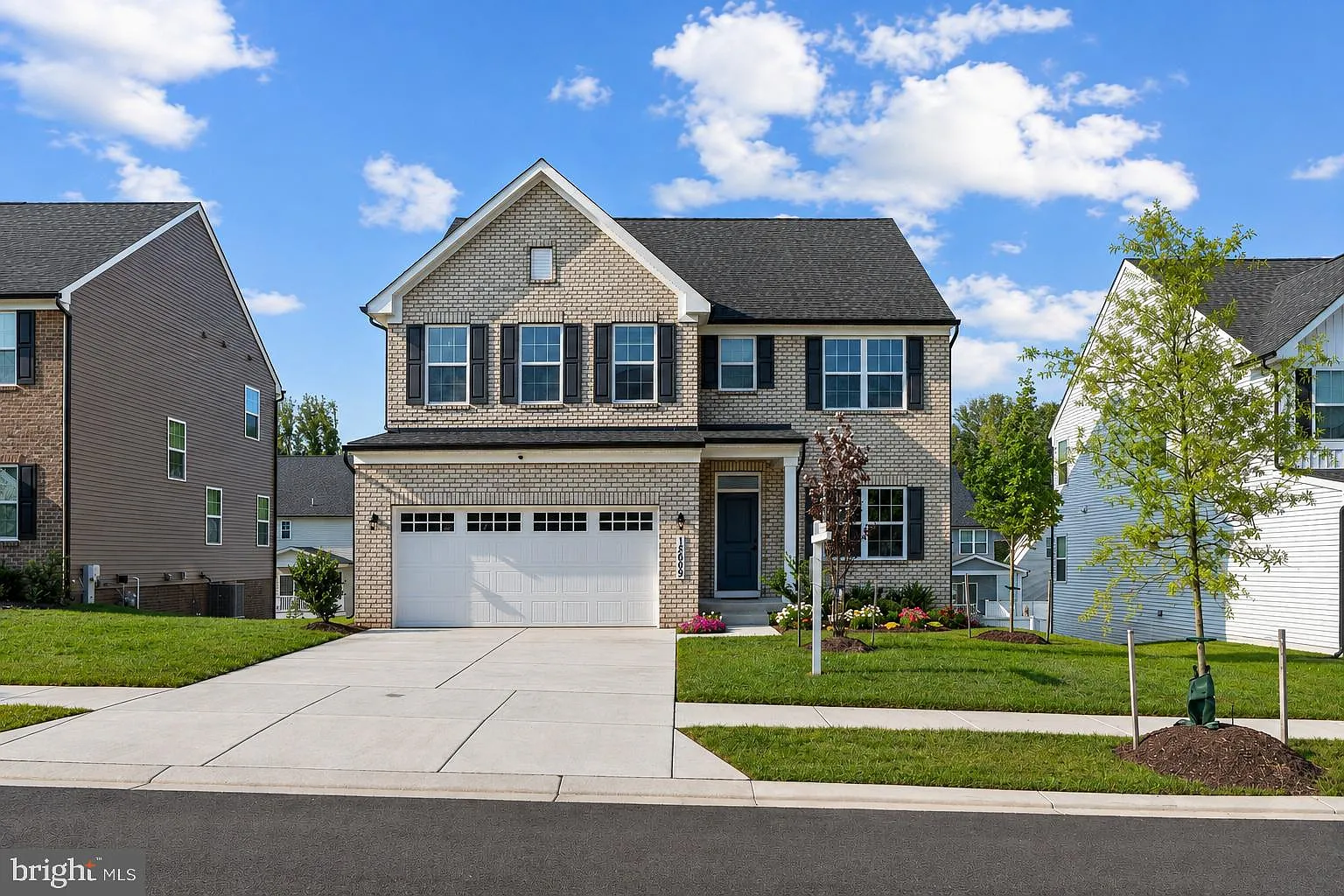4 bed, 3.5 bath, 3912 sqft, $4,500 — Photo 1