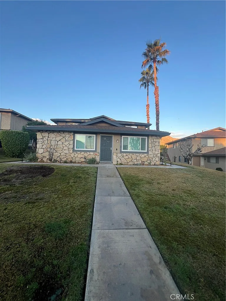 2 bed, 820 sqft, $3,500 — Photo 3