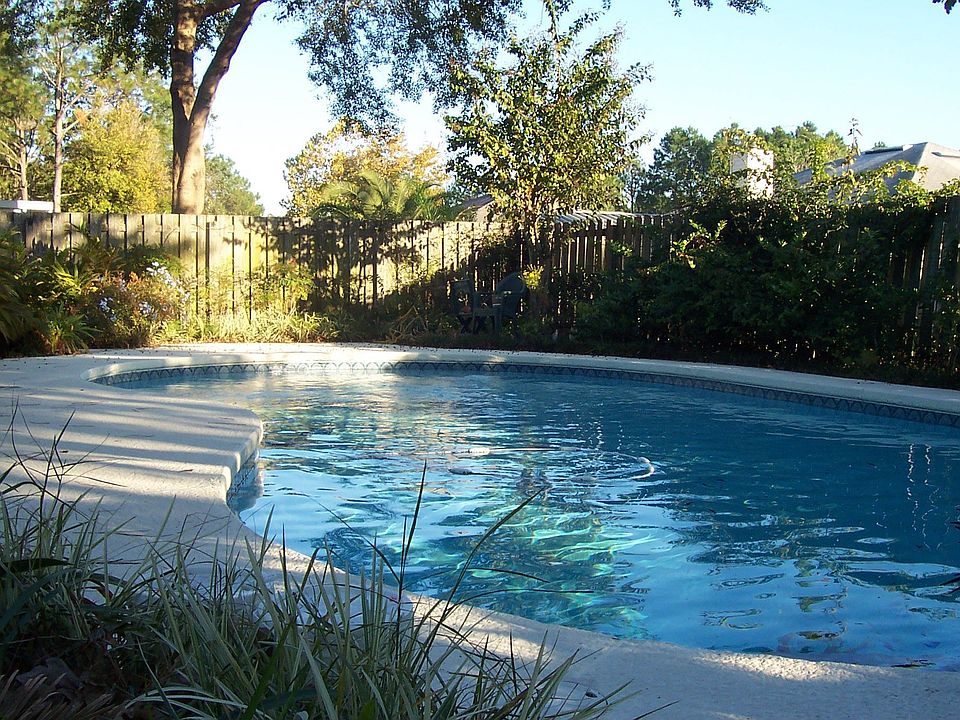 Large Sparkling Pool in Fenced Backyard
