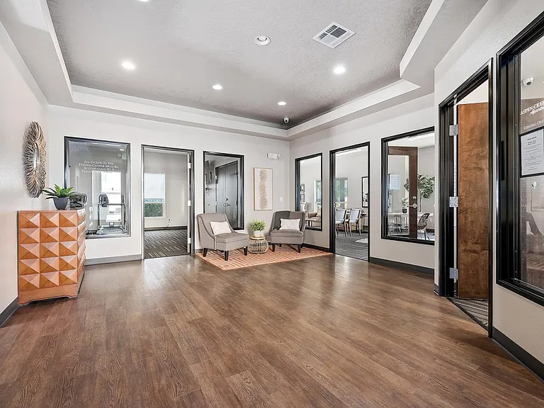 Aspen Creek Apartments — Photo 14