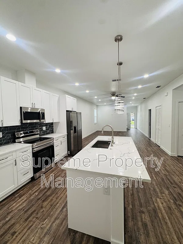 3 bed, 2.0 bath, 1562 sqft, $2,300 — Photo 4