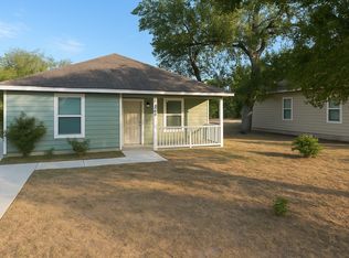 502 6th St, Natalia, TX 78059