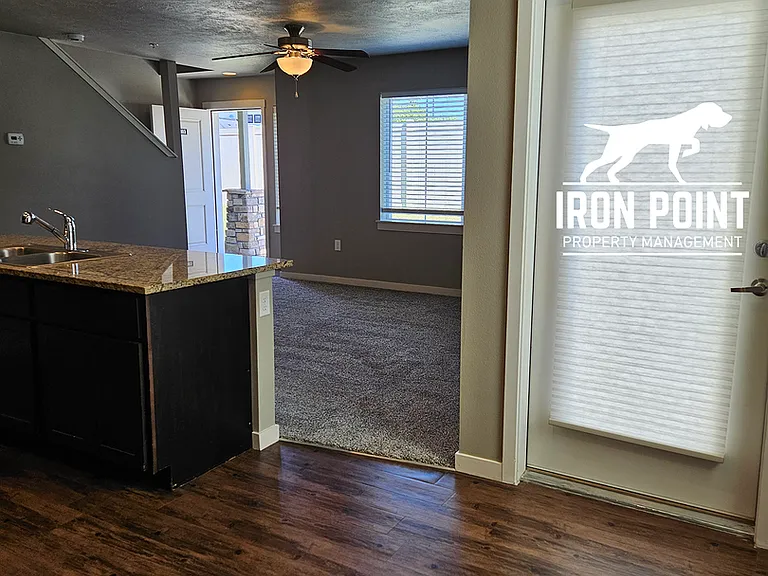 811 E Wandering Ln — Photo 12