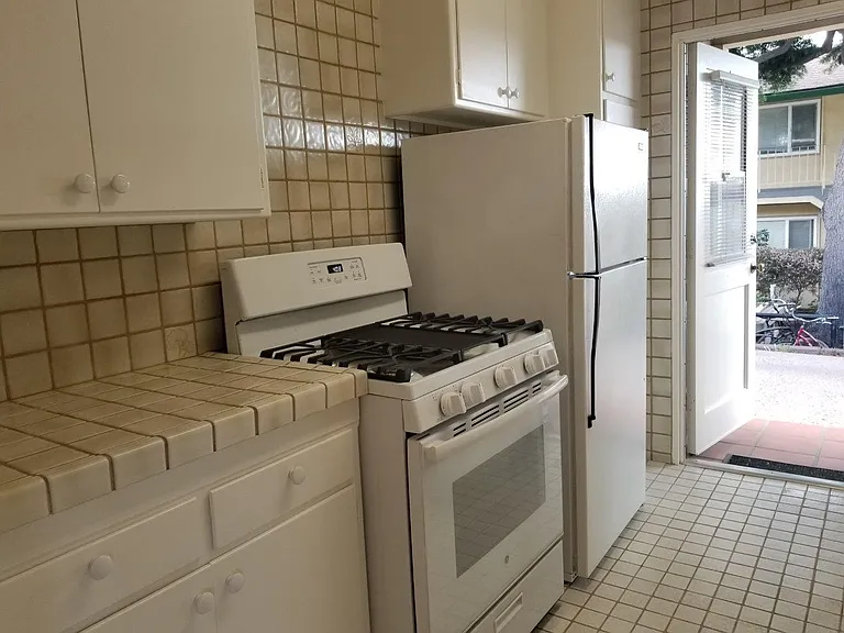 22 W Pedregosa St — Photo 6