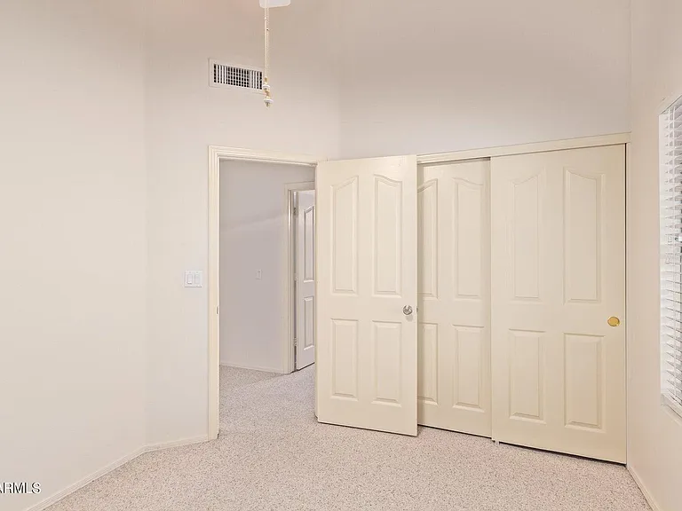 1175 W Myrna Ln — Photo 5