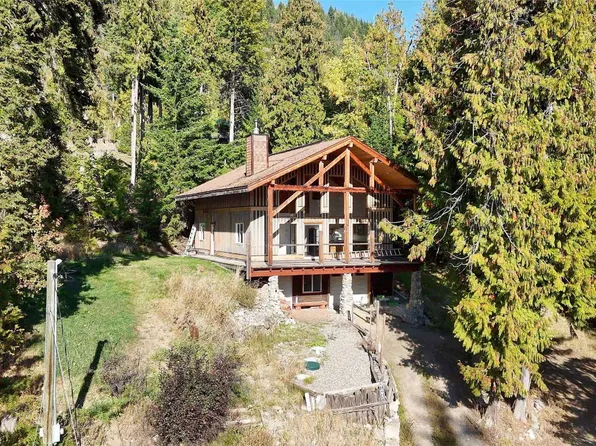 7487 & 7491 Crowfoot Dr, Columbia Shuswap, BC V0E 1M8