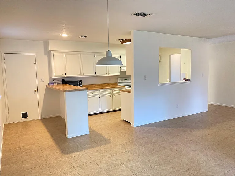 2733 Davis Ave — Photo 13