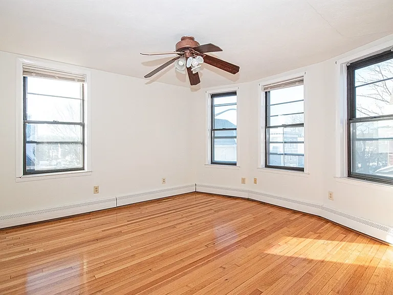 29 William St #22 — Photo 2
