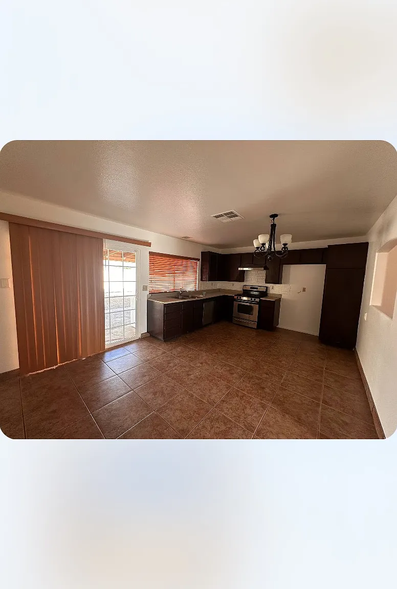 3 bed, 2.5 bath, 1705 sqft, $675 — Photo 3