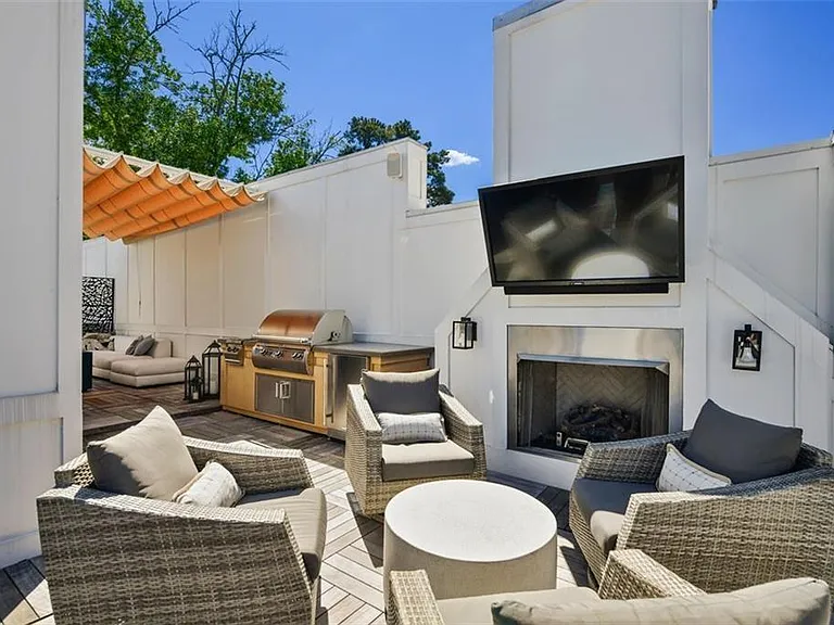 3667 Peachtree Rd NE #1 — Photo 5