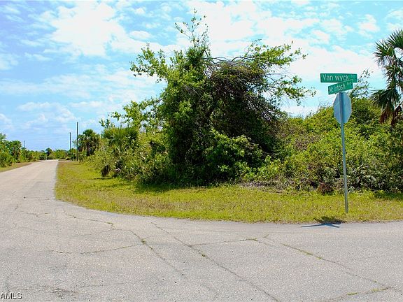 3rd image of 10432 Van Wyck Ter