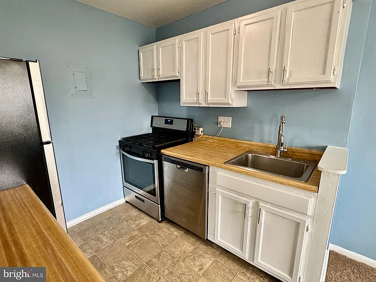 5444 85th Ave #201 — Photo 7