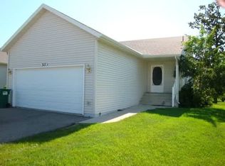 327 Sunfish Ct, Winsted, MN 55395