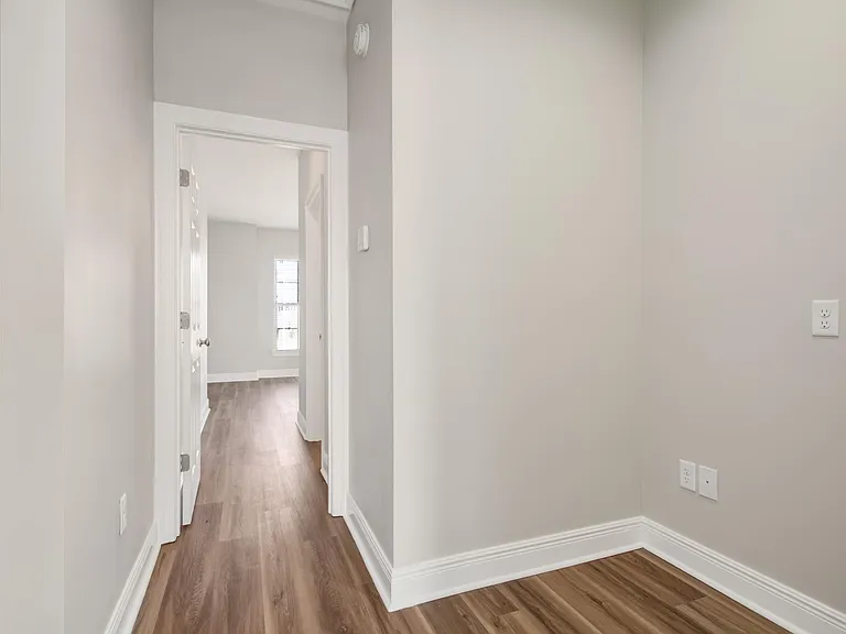 139 Iberia St #G — Photo 15