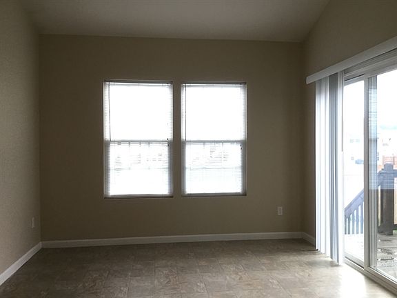 3rd image of 751 Gloucester Ln
