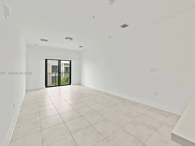 8301 NW 41st St #B-408 — Photo 2
