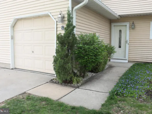 8 Deerfield Ct, Bordentown, NJ 08505