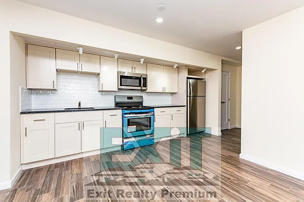 Rented by EXIT Realty Premium | media 20