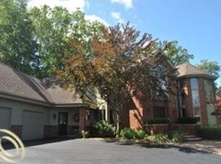 34695 Ramble Hills Dr, Farmington Hills, MI