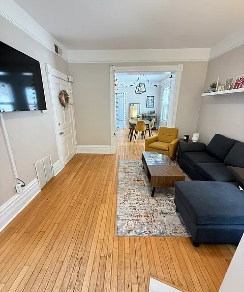 1636 N Claremont Ave #2 — Photo 3