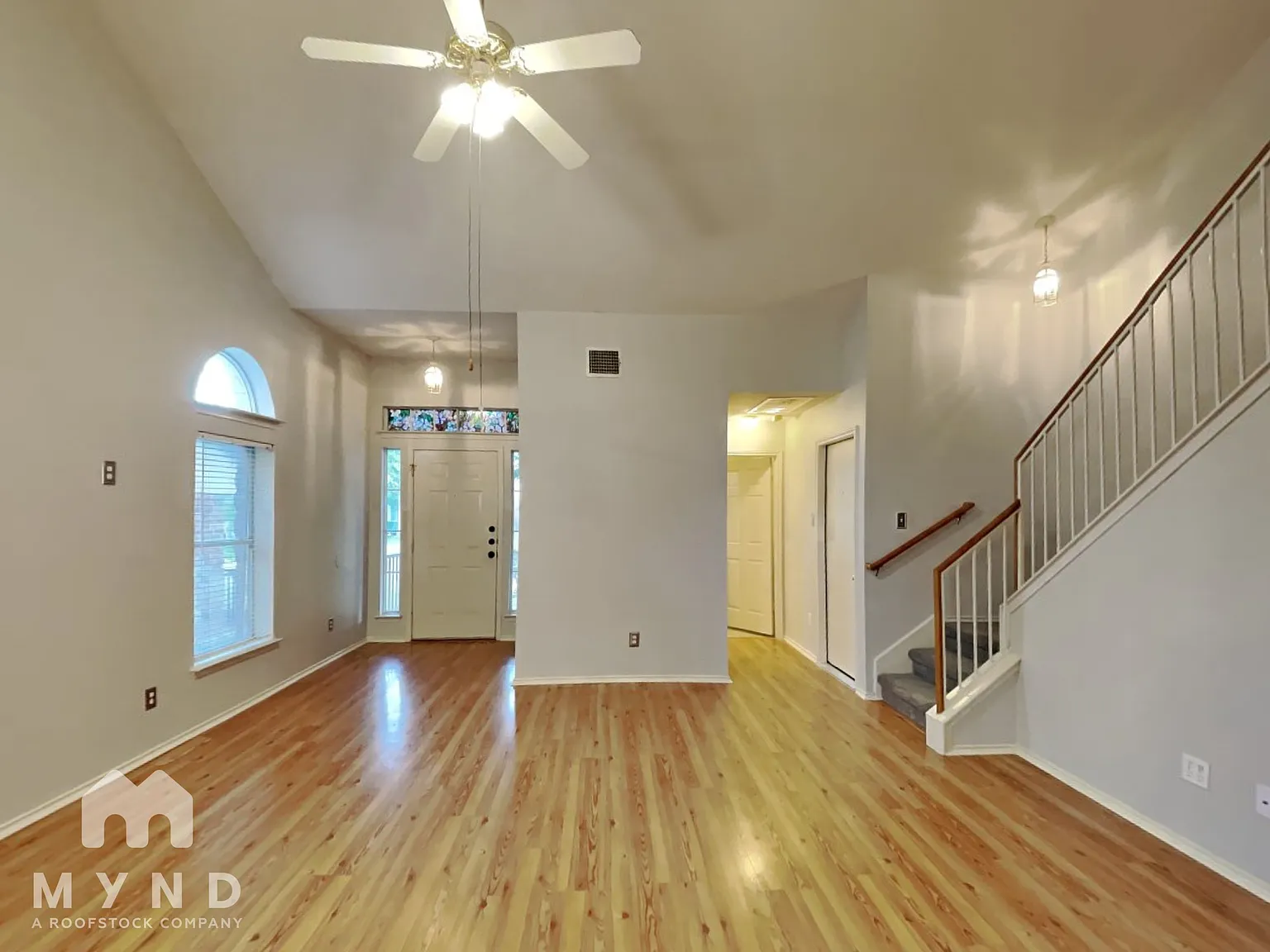 3 bed, 2.0 bath, 1745 sqft, $2,045 — Photo 4