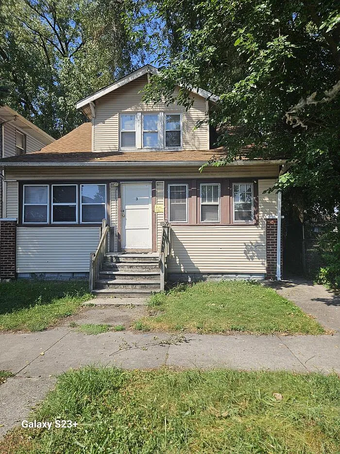 3 bed, 1.0 bath, $1,300 — Photo 1