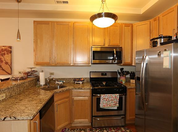 2nd image of 1935 N Wood St APT 2