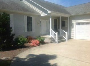 10 Shadow Ridge Dr, Richmond, RI 02812