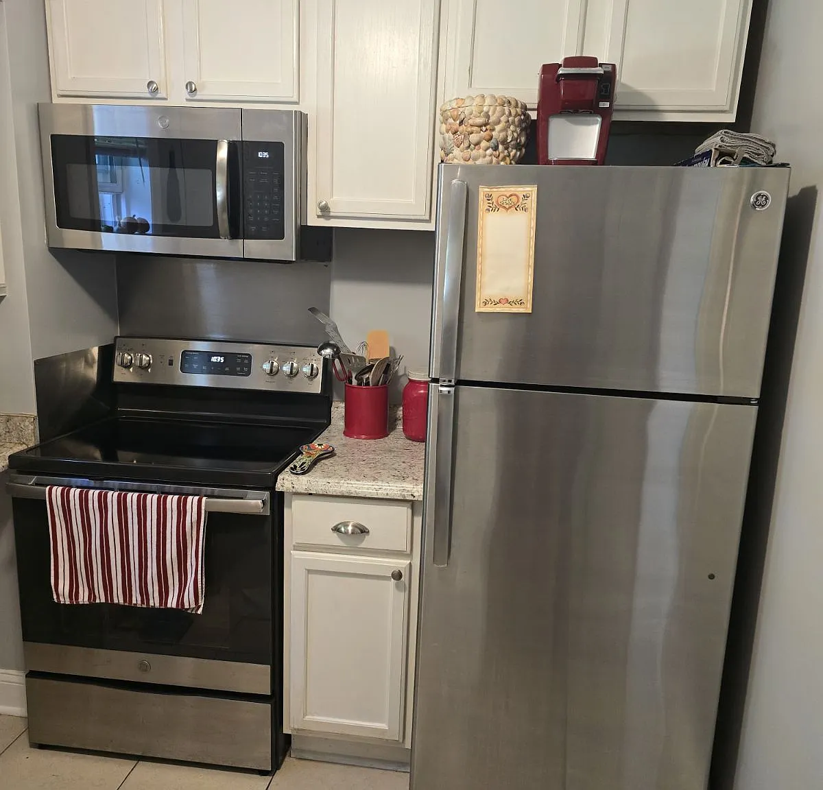 Studio, 900 sqft, $2,750 — Photo 2