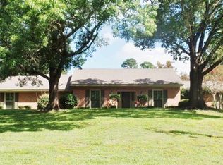 916 Crestwood Dr, Jacksonville, TX 75766