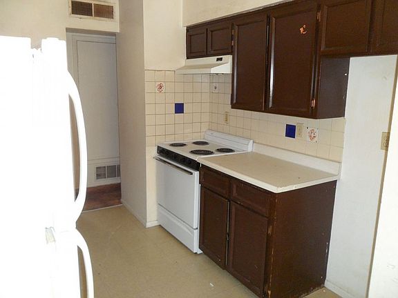 2nd image of 520 Palomas Dr SE APT C