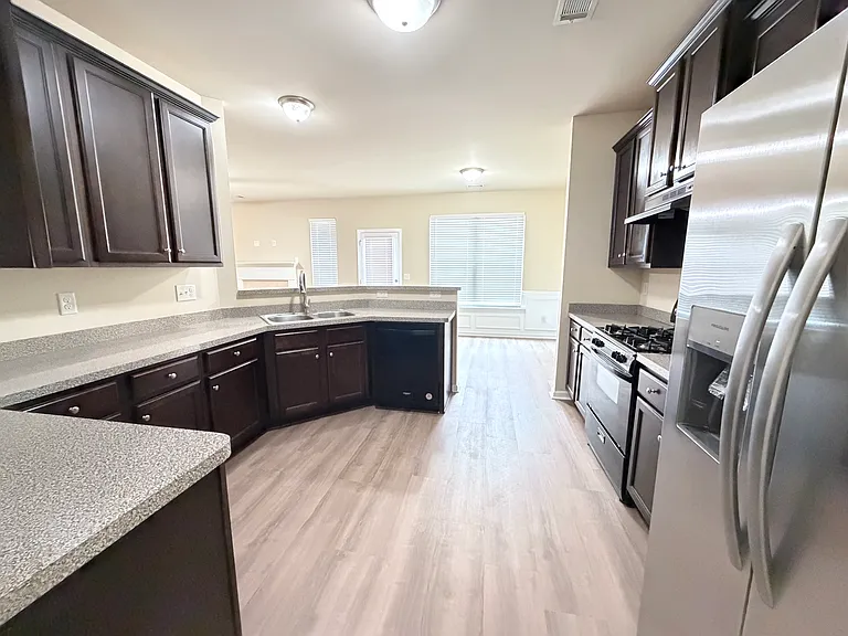 206 Highland Village Ln — Photo 4