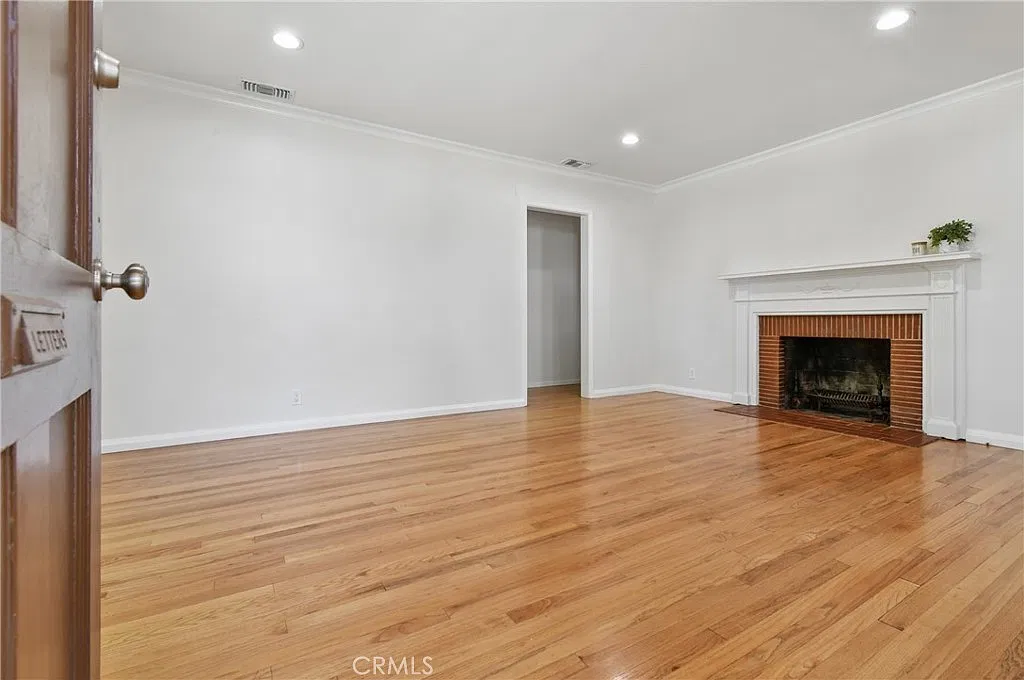 3 bed, 1151 sqft, $4,250 — Photo 4