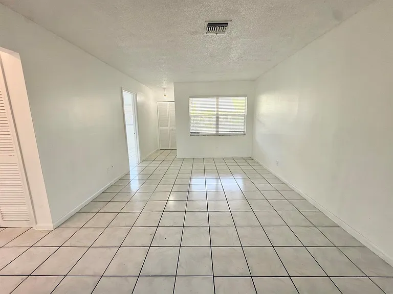 7643 NW 74th Ave — Photo 5