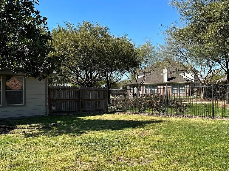 8426 Woodland Knoll Ln — Photo 29