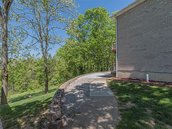 3rd image of 125 Seneca Trl