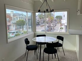 206 Bay Ave E, Newport Beach, CA