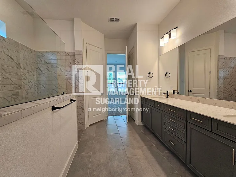 1414 Emma Lake Dr — Photo 54