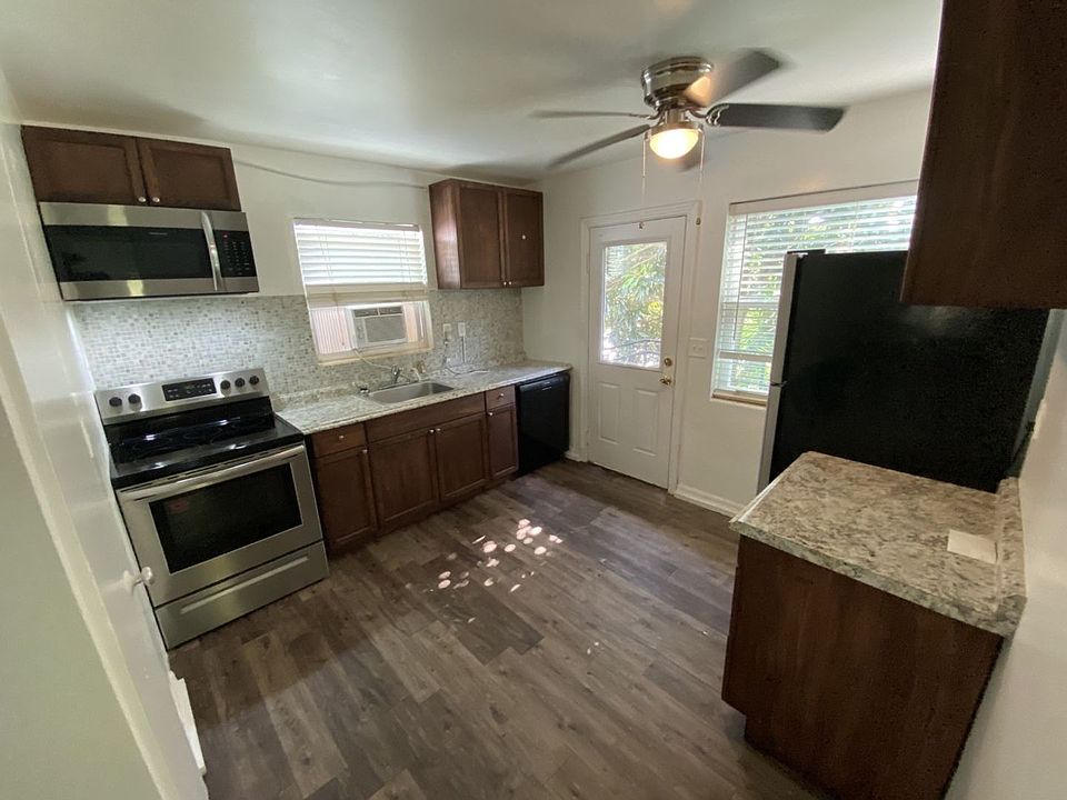 1st image of 7306 Earlwood Ave #6