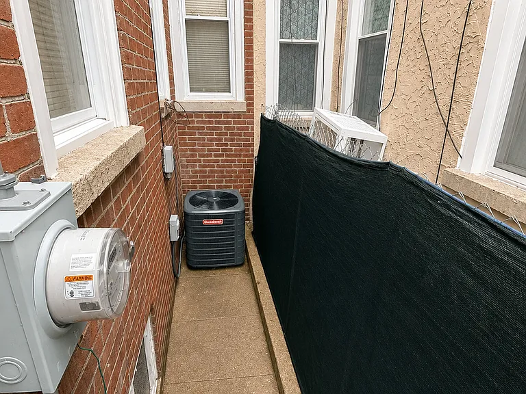 828 E Cornwall St — Photo 24