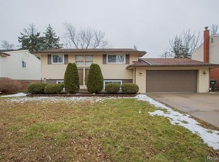 8358 Smethwick Rd, Sterling Heights, MI 48312