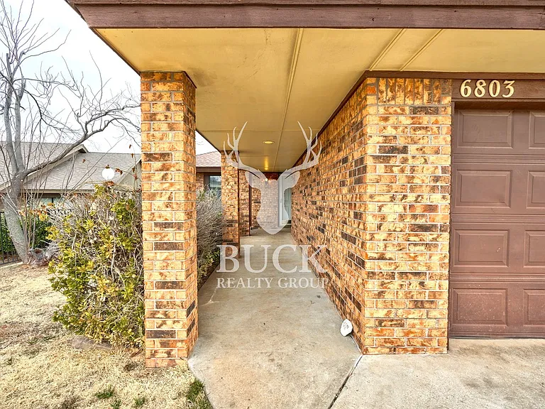 6803 Woodlake Dr — Photo 2
