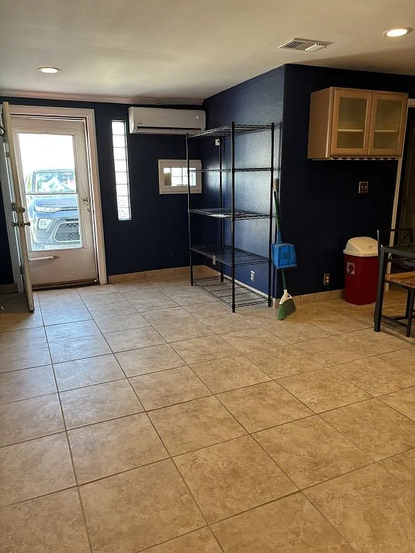 1 bed, 1.0 bath, 4464 sqft, $1,200 — Photo 4