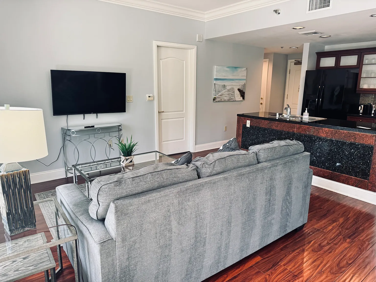 2 bed, 889 sqft, $2,600 — Photo 3