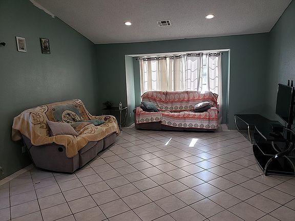 5th image of 5547 Katrina Pl